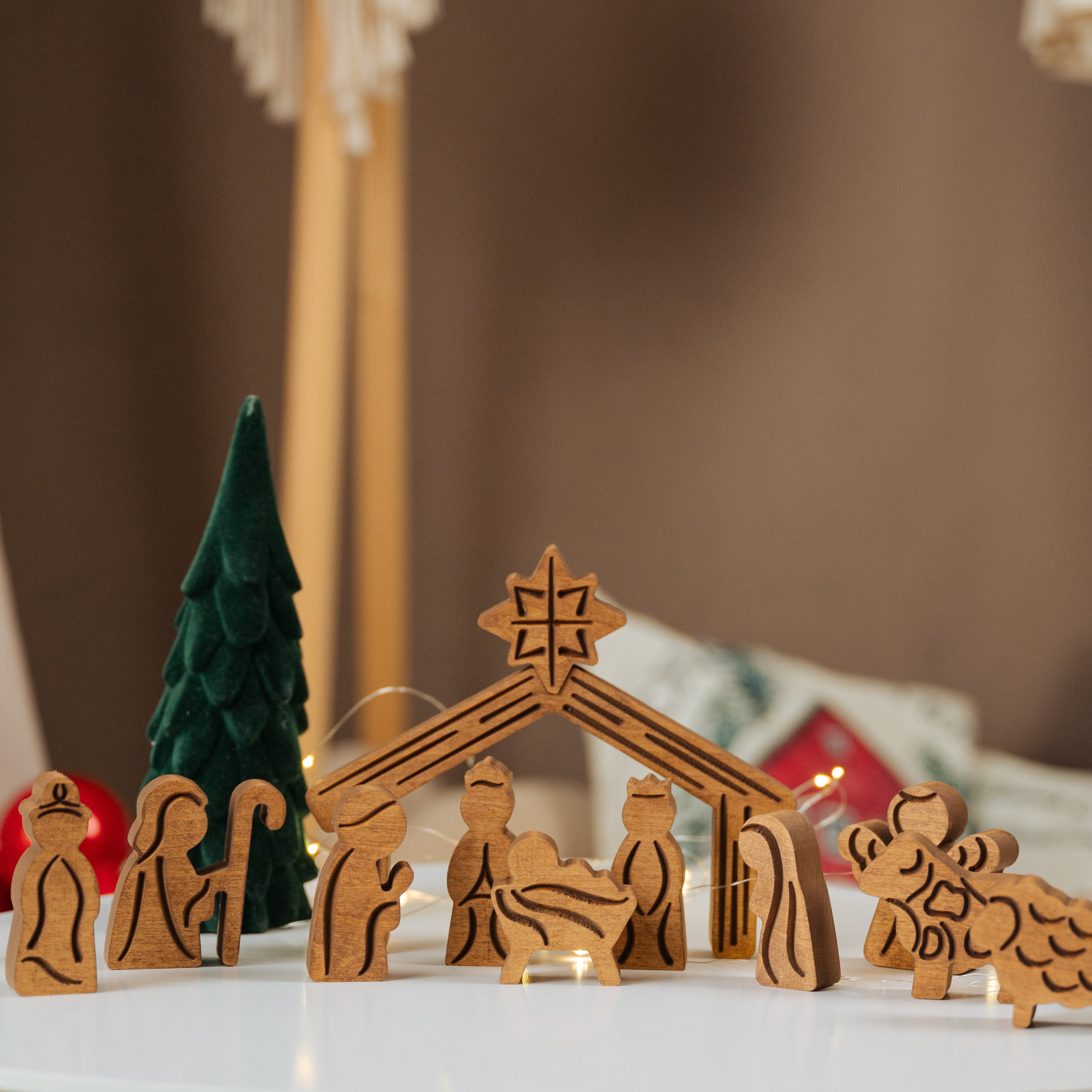 Personalisierter Adventskalender mit Stern & optionalen Haken & Leinensäckchen