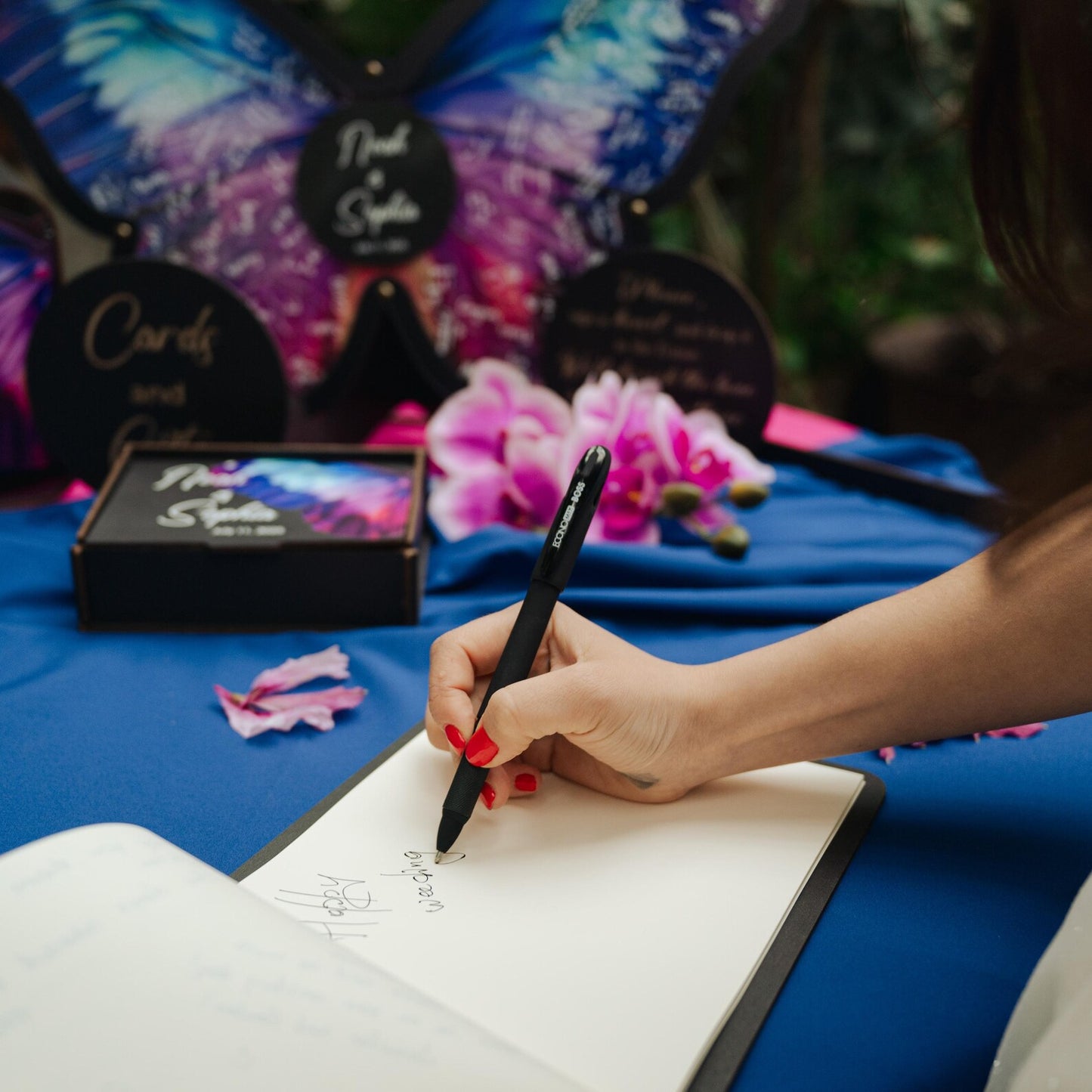 Livre d'or de mariage tropical personnalisé avec décor de papillons
