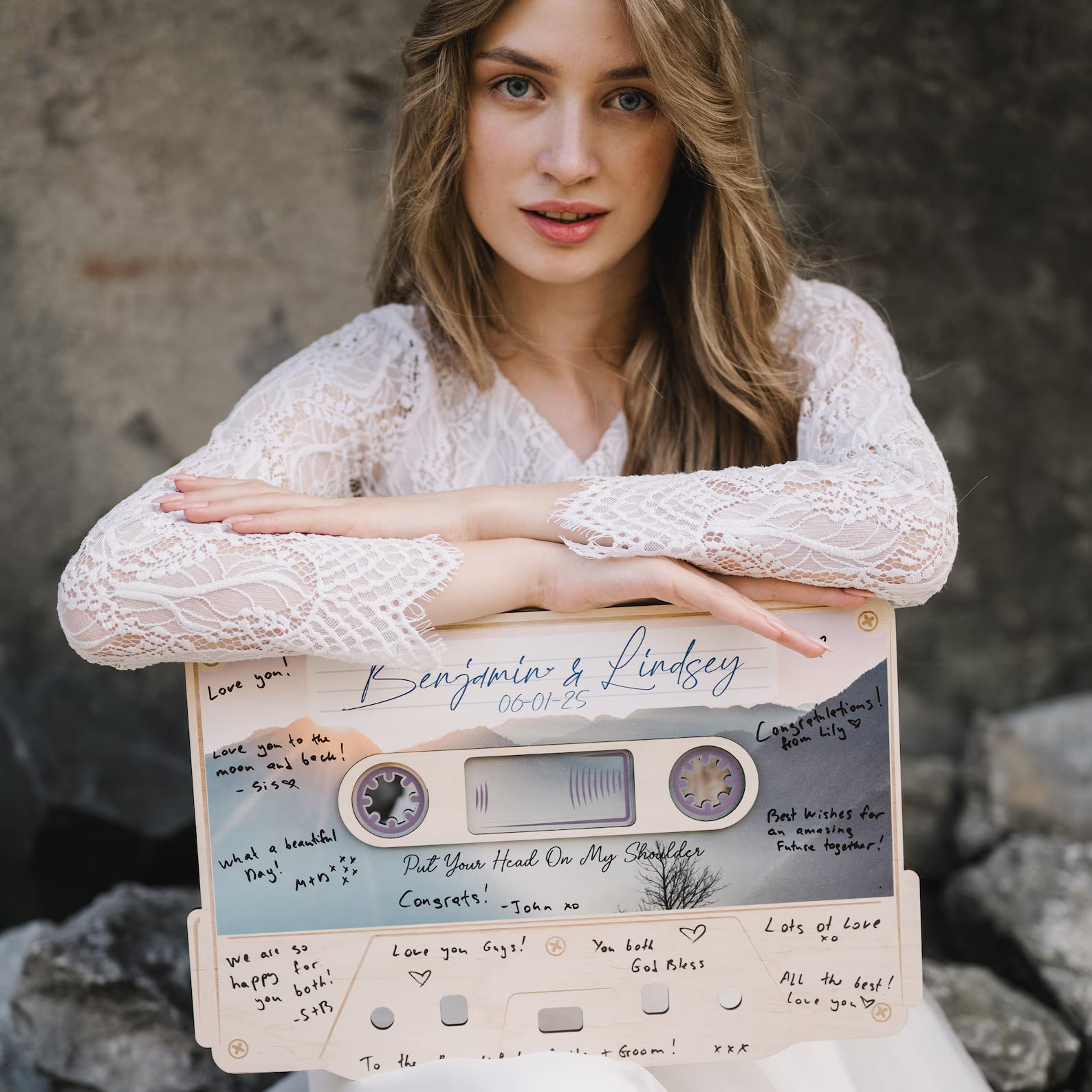 Hochzeitsschild in Form einer Retro-Musikkassette