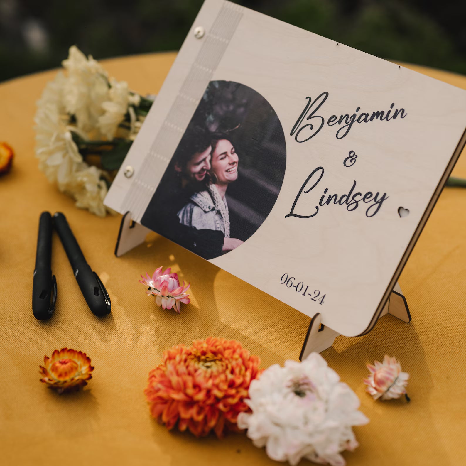 Personalisiertes Retro-Hochzeitsgästebuch