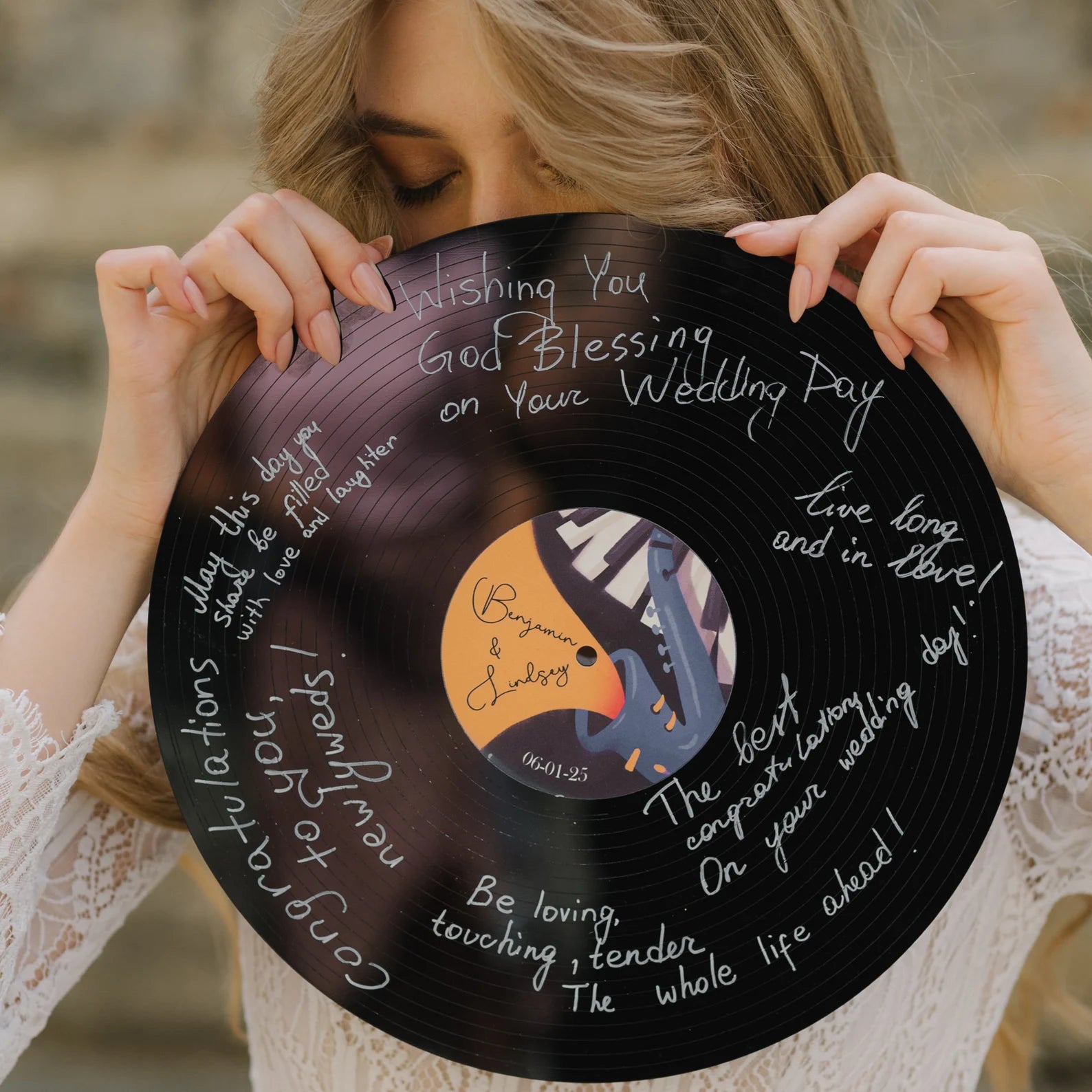 Personalized Wedding Guestbook Alternative: Vinyl Record Guest Book Sign with Record Player Imitation
