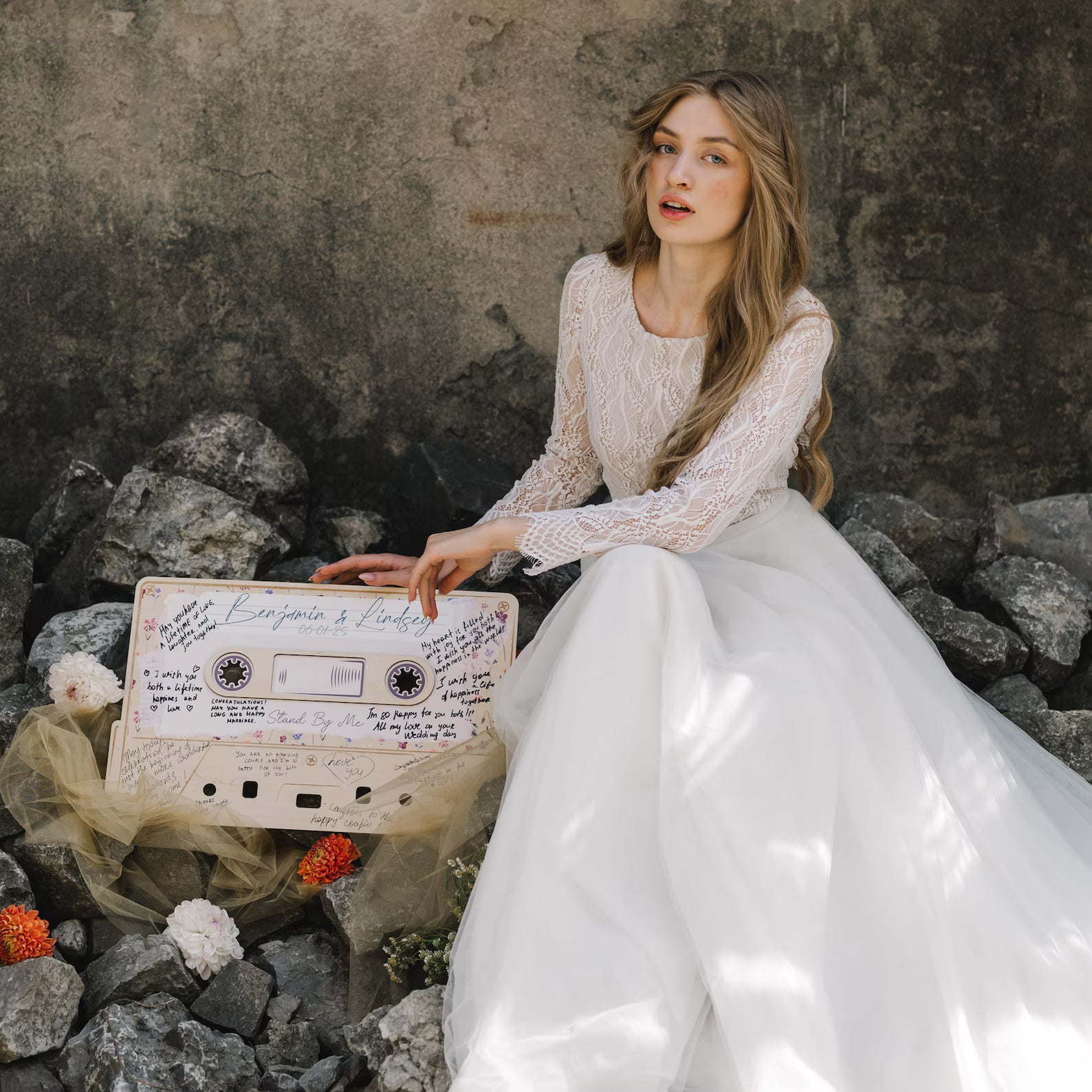 Hochzeitsschild in Form einer Retro-Musikkassette