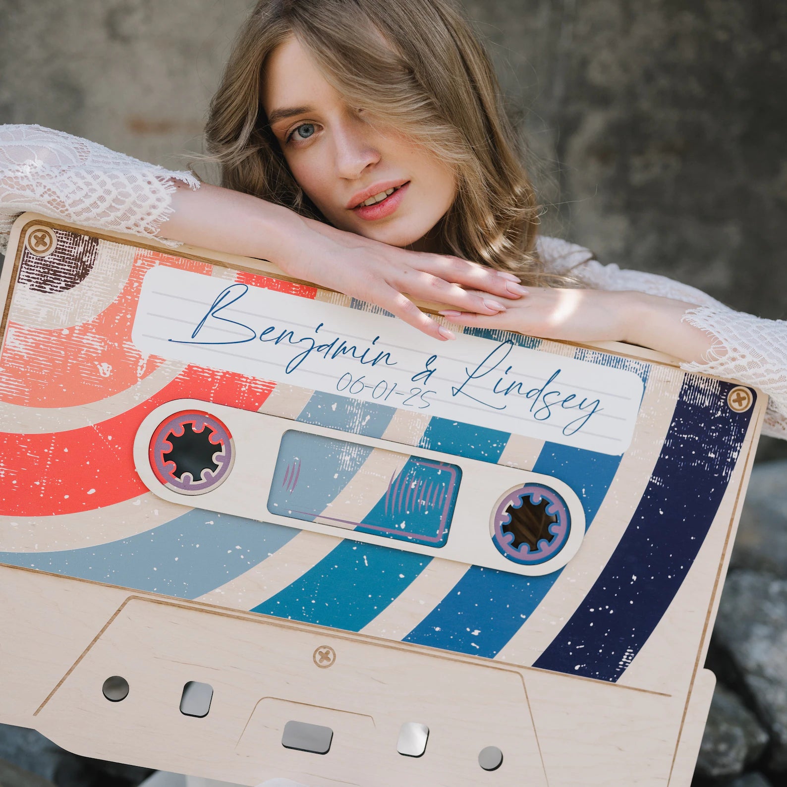 Hochzeitsschild in Form einer Retro-Musikkassette