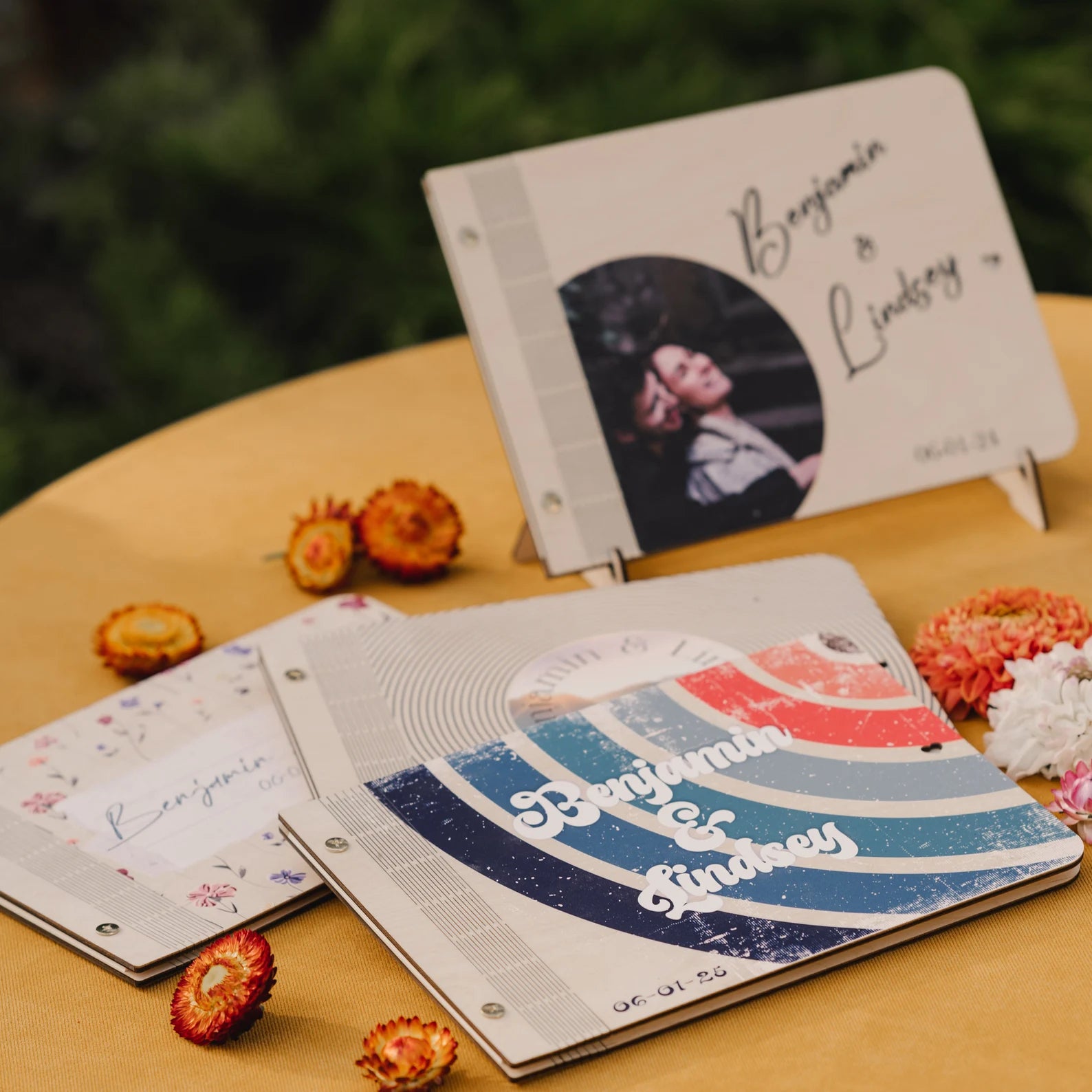 Personalized Wedding Guestbook Alternative: Vinyl Record Guest Book Sign with Record Player Imitation