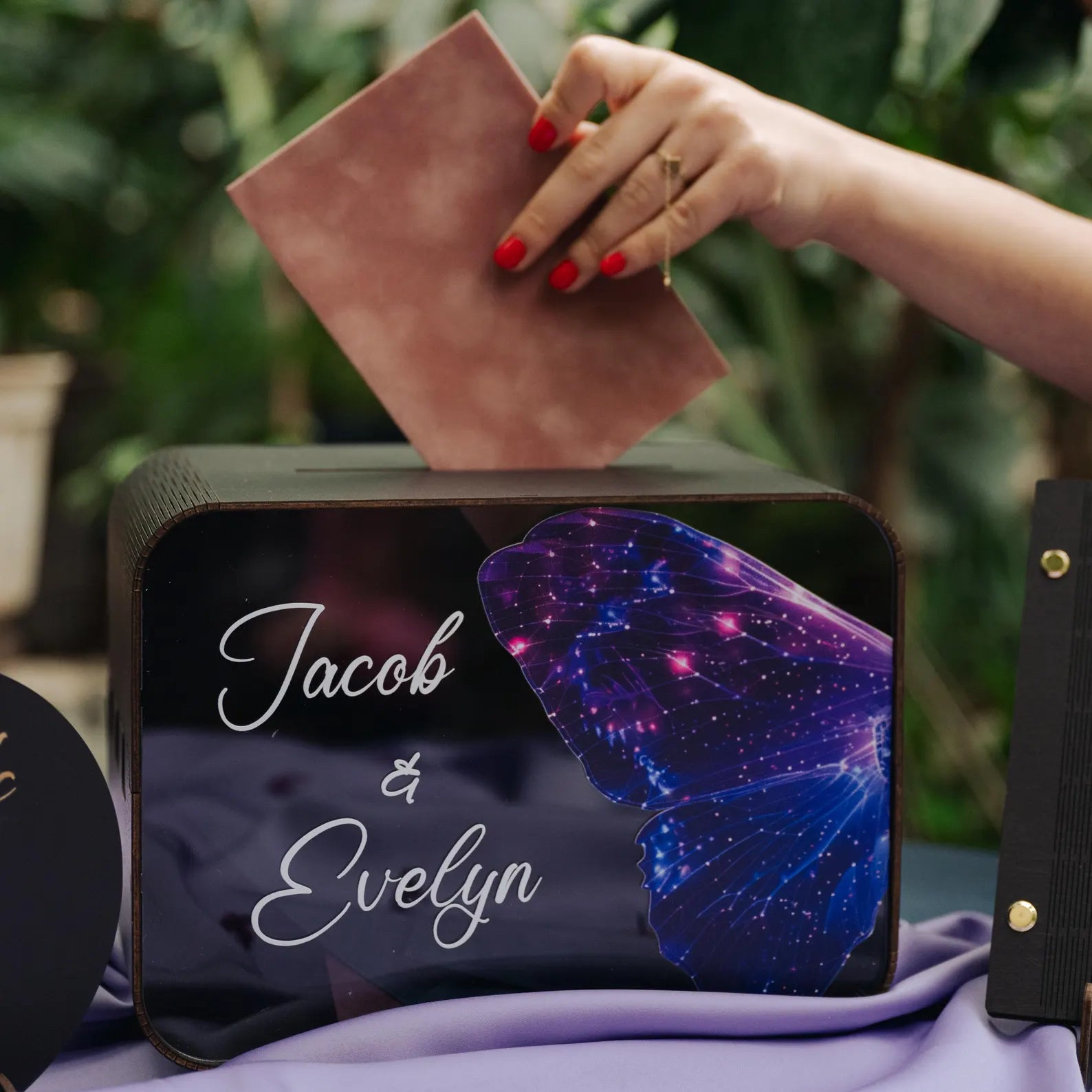 Boîte à cartes de mariage tropicale avec imprimé papillon