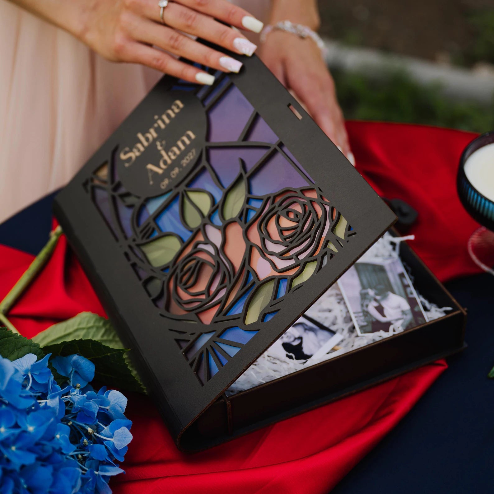 Erinnerungskiste aus Buntglas: Mittelalterliches und märchenhaftes Hochzeitserinnerungsbuch