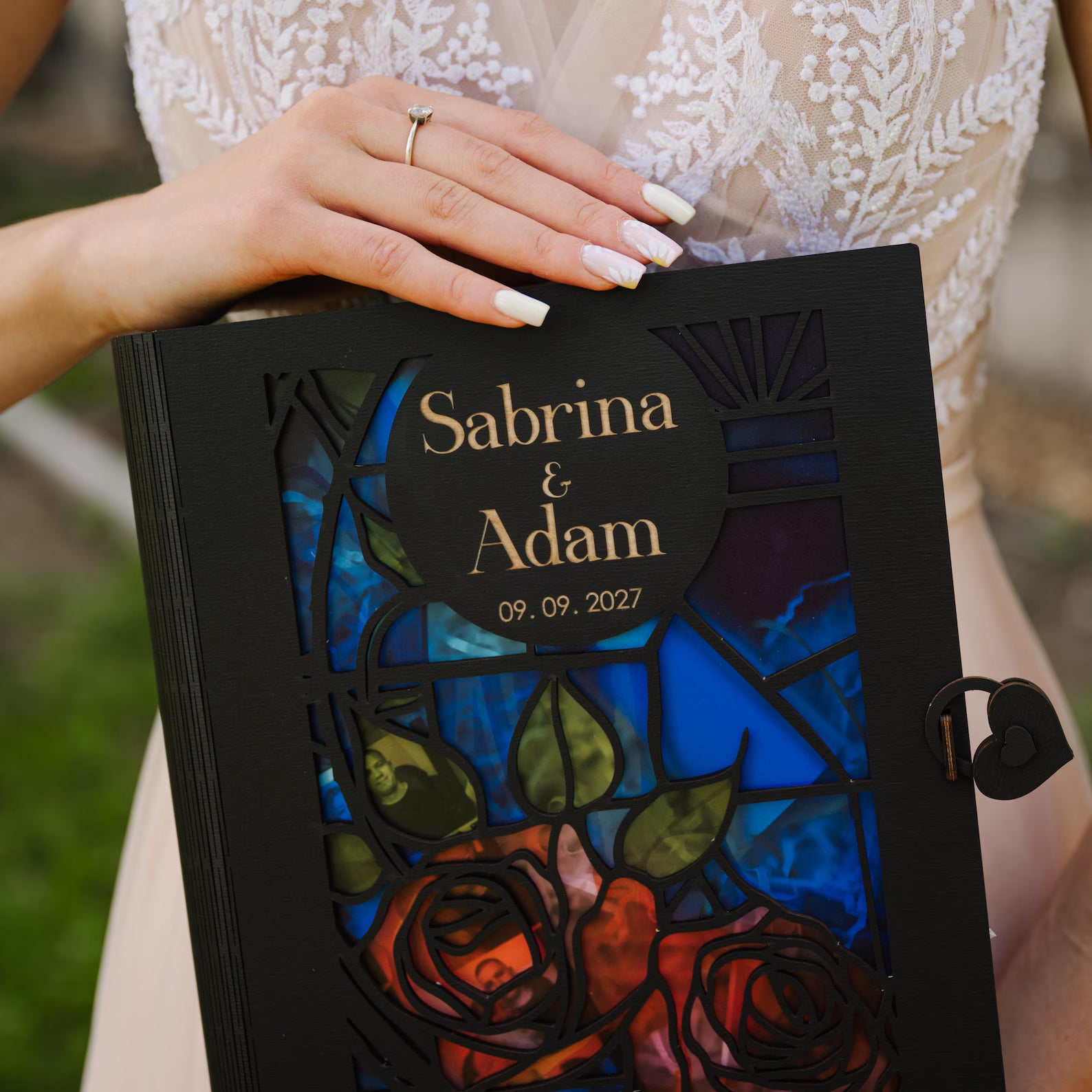 Erinnerungskiste aus Buntglas: Mittelalterliches und märchenhaftes Hochzeitserinnerungsbuch