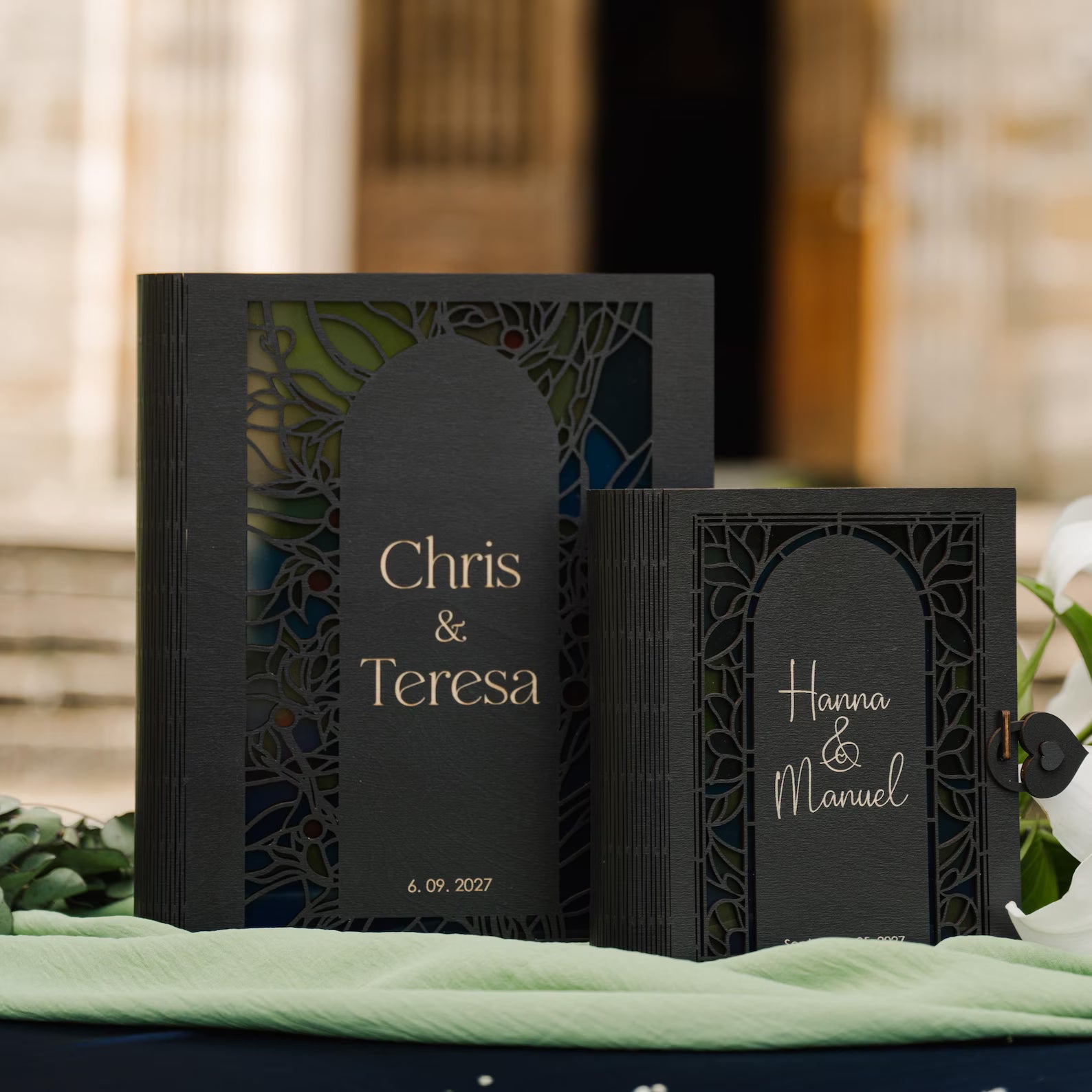 Erinnerungskiste aus Buntglas: Mittelalterliches und märchenhaftes Hochzeitserinnerungsbuch