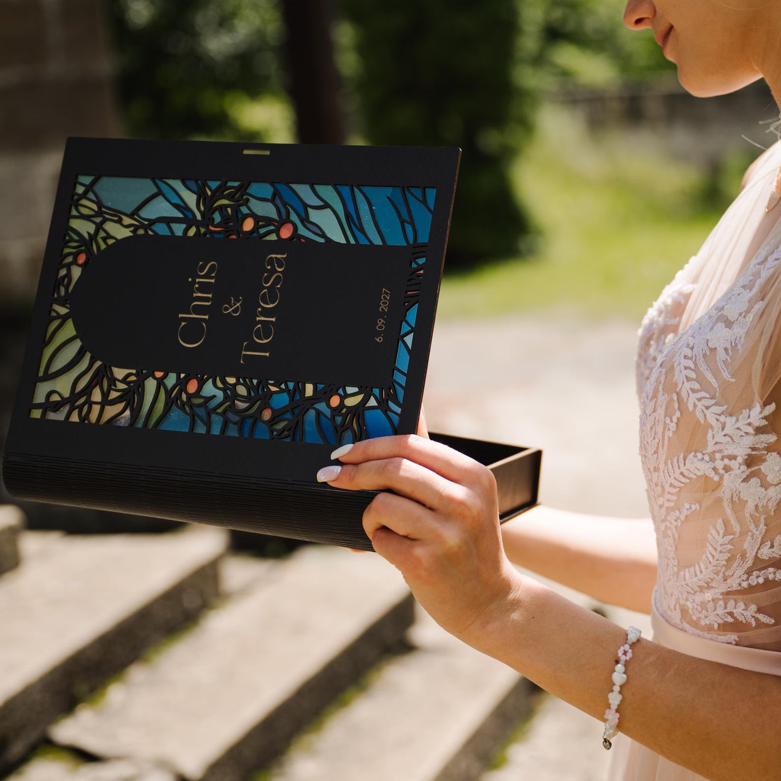 Erinnerungskiste aus Buntglas: Mittelalterliches und märchenhaftes Hochzeitserinnerungsbuch