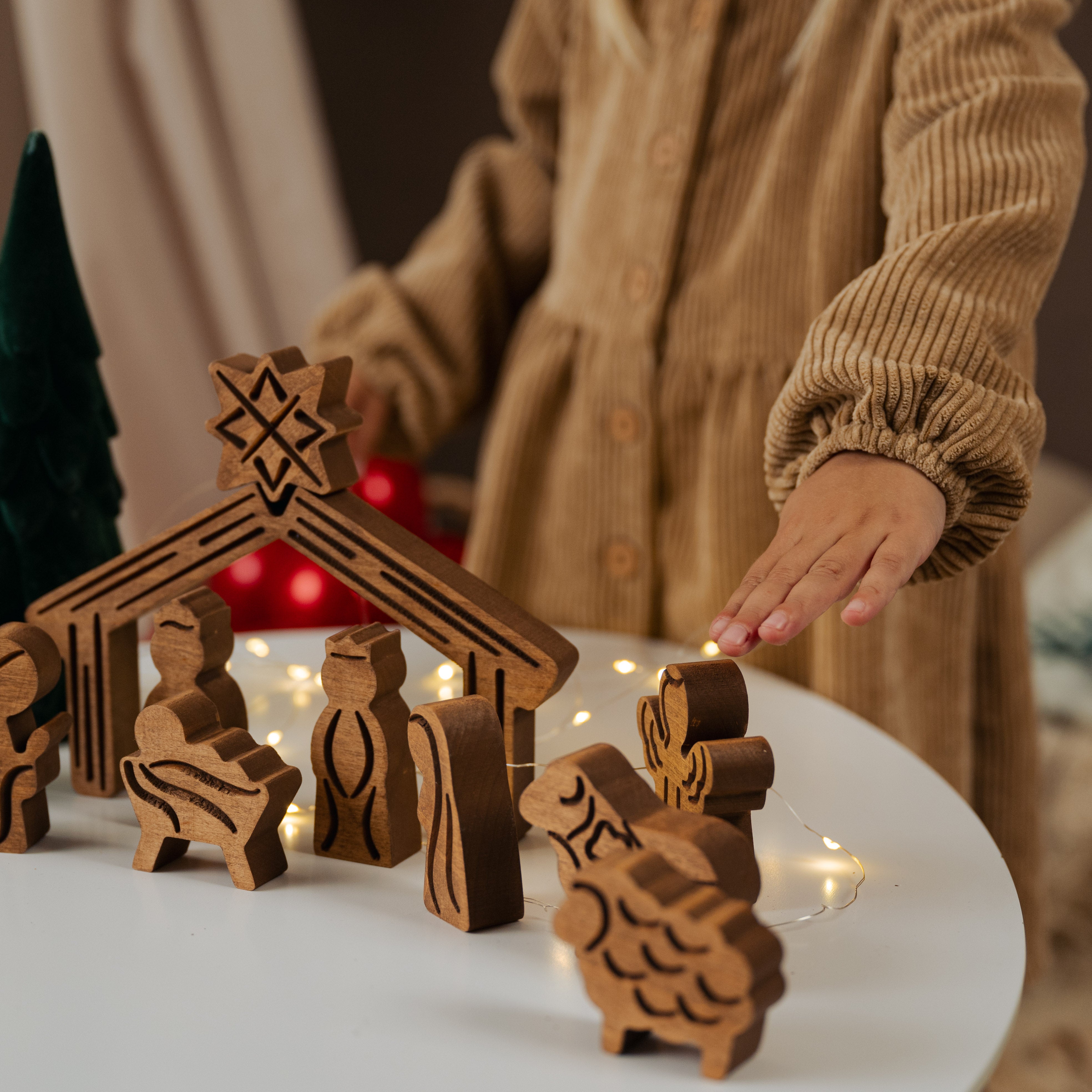 Personalisierter Adventskalender mit Stern &amp; optionalen Haken &amp; Leinensäckchen