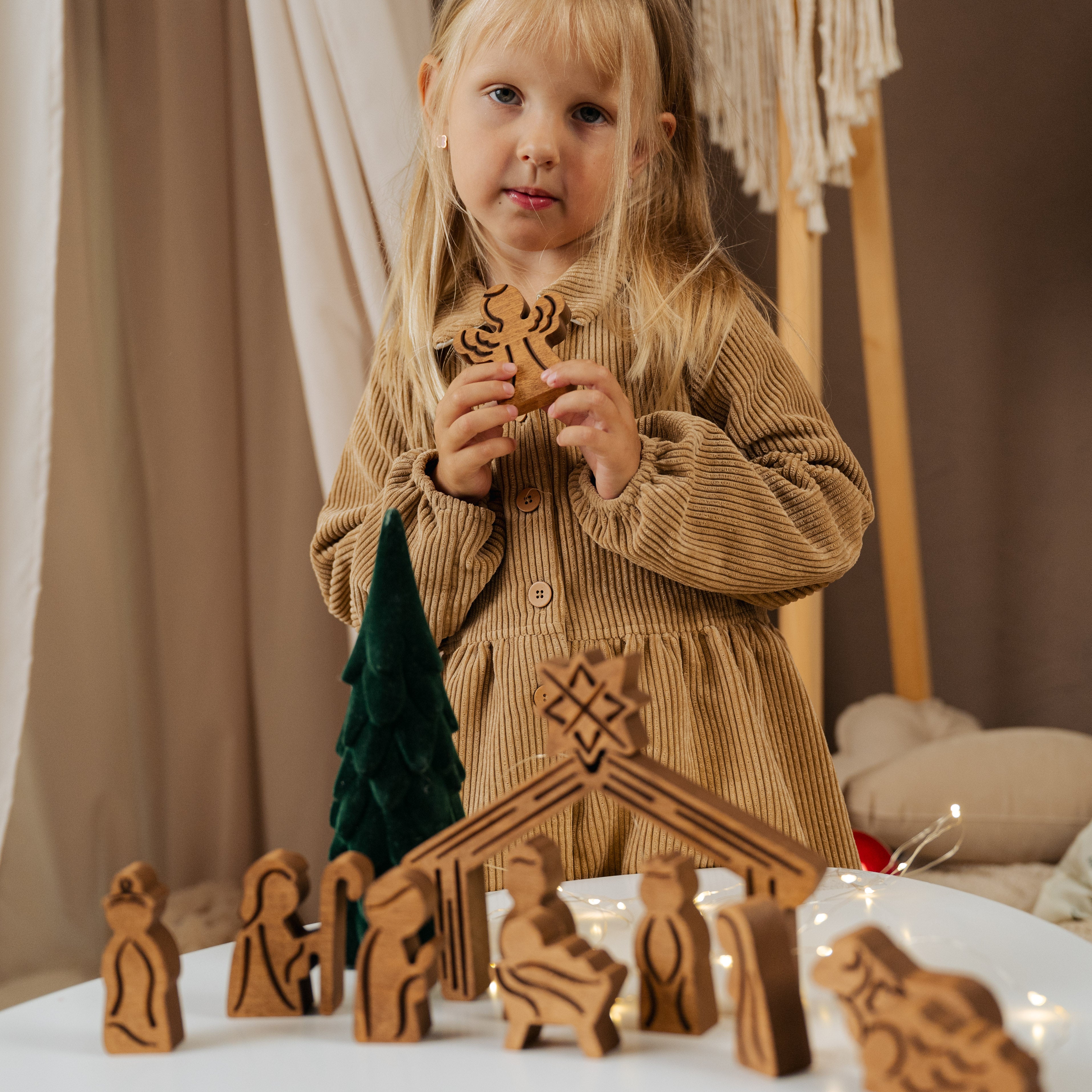 Personalisierter Adventskalender mit Stern &amp; optionalen Haken &amp; Leinensäckchen
