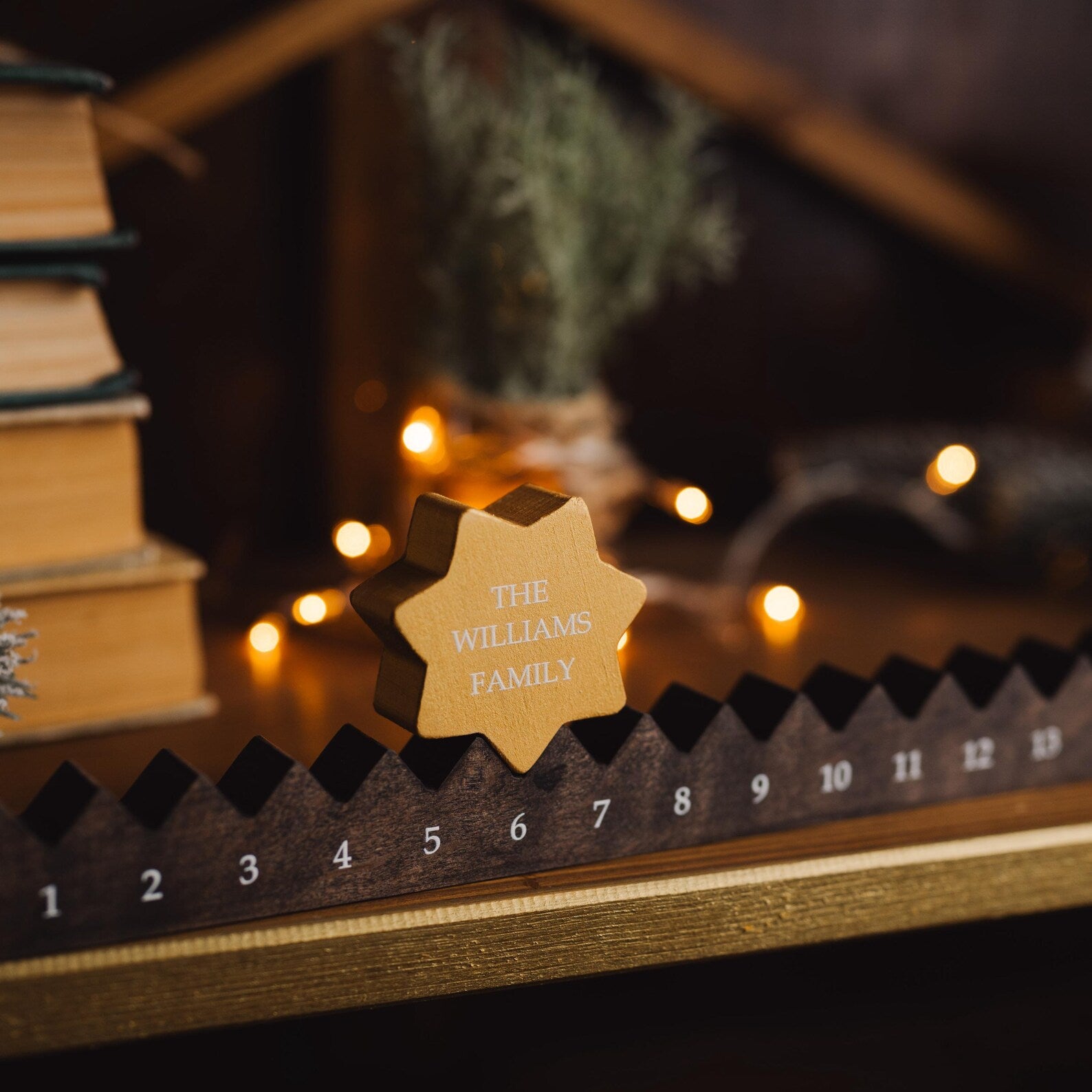 Personalisierter Adventskalender mit Stern &amp; optionalen Haken &amp; Leinensäckchen