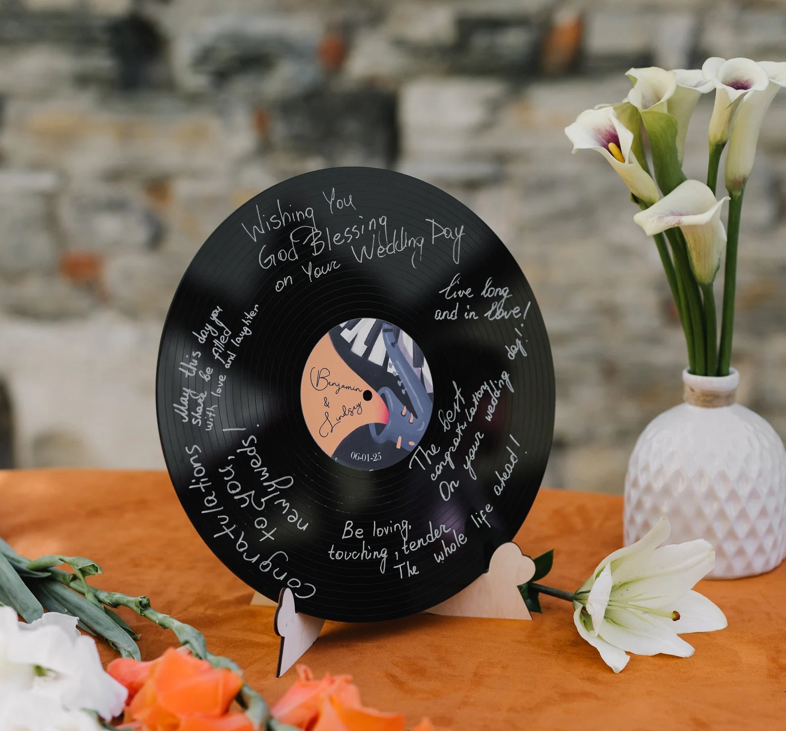 Personalisierte Hochzeitsgästebuch-Alternative: Vinyl-Schallplatten-Gästebuchschild mit Plattenspieler-Imitation 